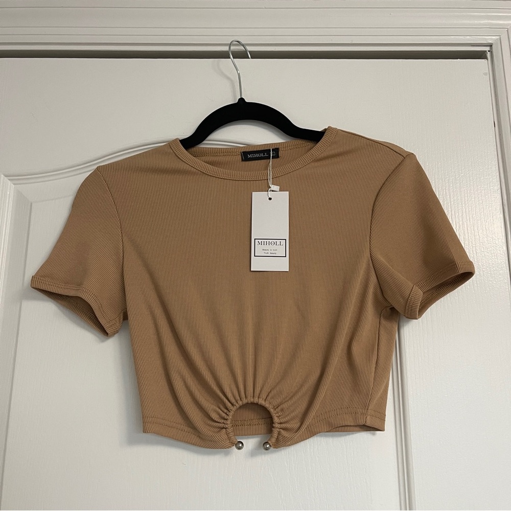 Tan short sleeve crop top with ring detail